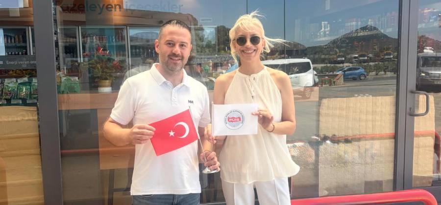 P&Uuml;İS AİLESİ B&Uuml;Y&Uuml;MEYE DEVAM EDİYOR