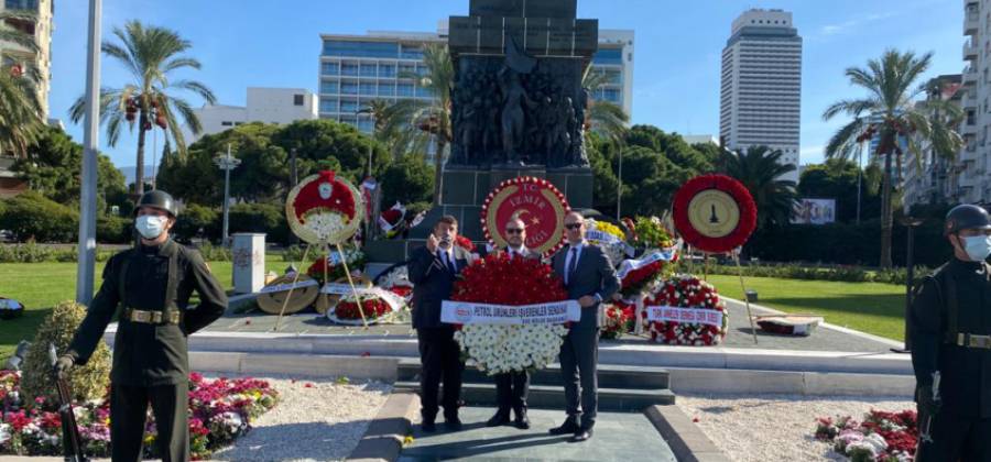 PÜİS EGE BÖLGE BAŞKANLIĞI’NDAN ATAMIZIN ANITINA ÇELENK